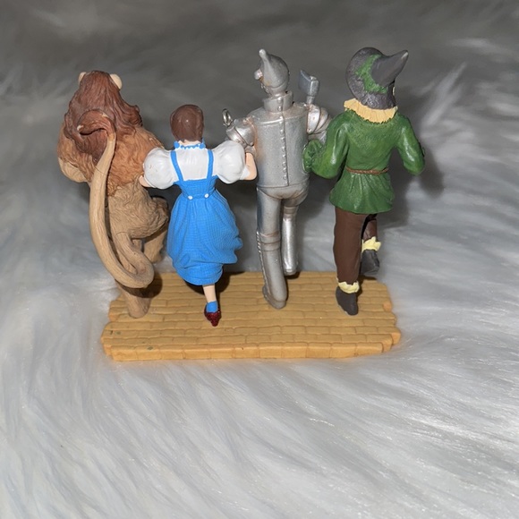 Hallmark Wizard of Oz 2005 “Off To See The Wizard” Ornament” - Picture 4 of 7